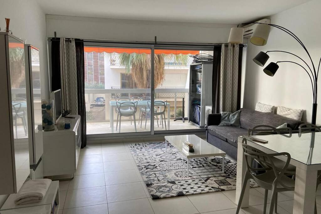App Le Rocazur Avec Piscine Et Parking En Bord De Mer A 500M Du Centre Ville مينتون المظهر الخارجي الصورة