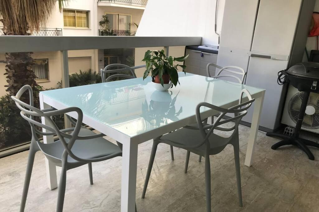 App Le Rocazur Avec Piscine Et Parking En Bord De Mer A 500M Du Centre Ville مينتون المظهر الخارجي الصورة